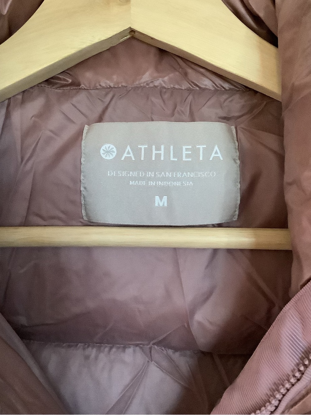 Athleta Lofty Goose Down Puffer Vest Dogwood Mauve Medium - Picture 3 of 6